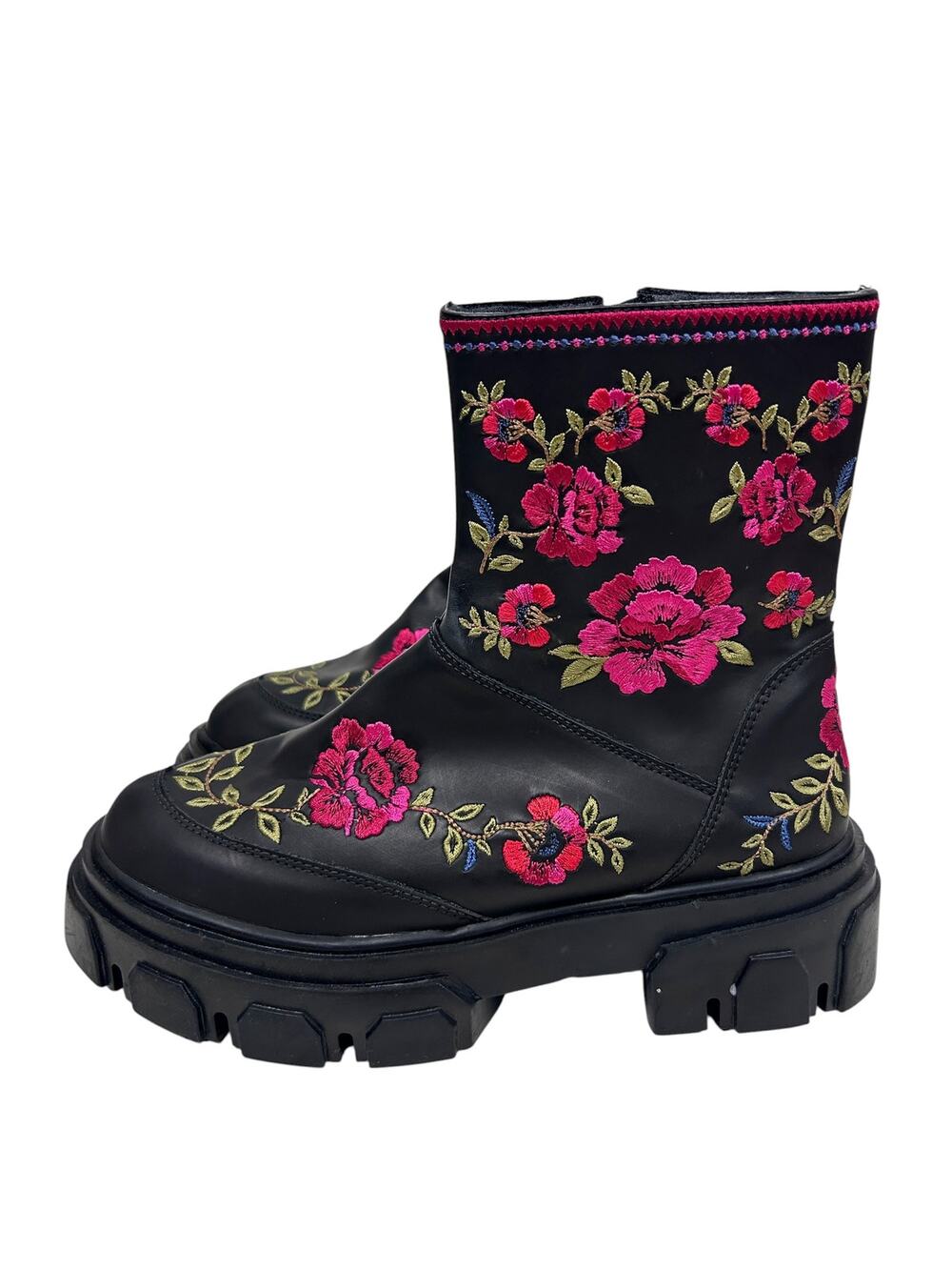 Farm Rio Black Faux Leather Floral Embroidered Chunky Lugged Sole Boots 7